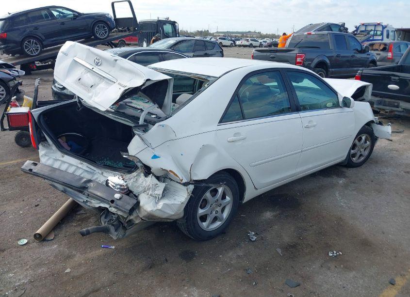 Photo 4 of 2002 Toyota Camry LE (VIN 4T1BE30K22U007813)