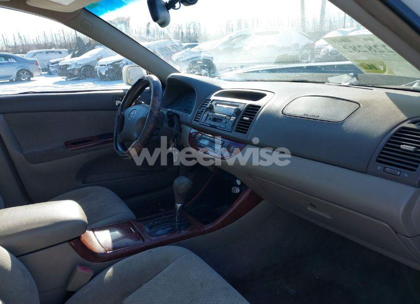 Photo 5 of 2002 Toyota Camry XLE (VIN 4T1BE30K22U058597)