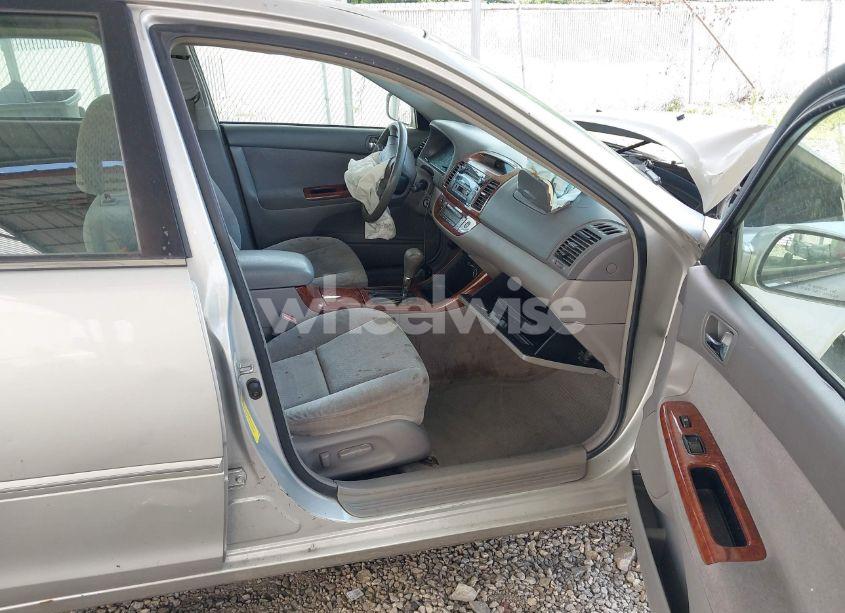 Photo 5 of 2003 Toyota Camry XLE (VIN 4T1BE30K23U164260)