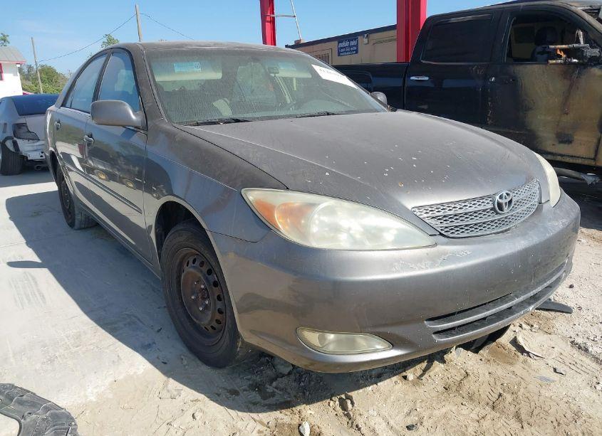 2003 Toyota Camry XLE (VIN 4T1BE30K23U661616) main photo