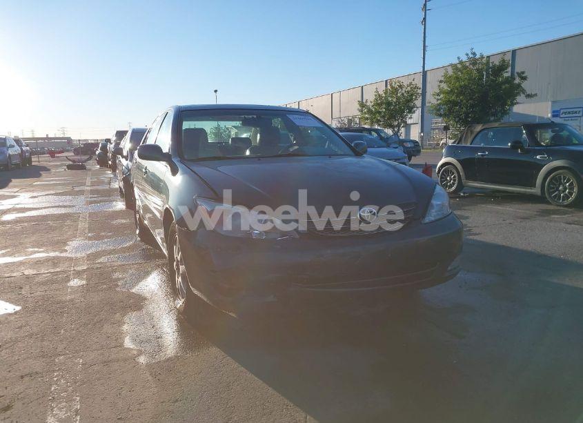 2003 Toyota Camry XLE (VIN 4T1BE30K23U735519) main photo