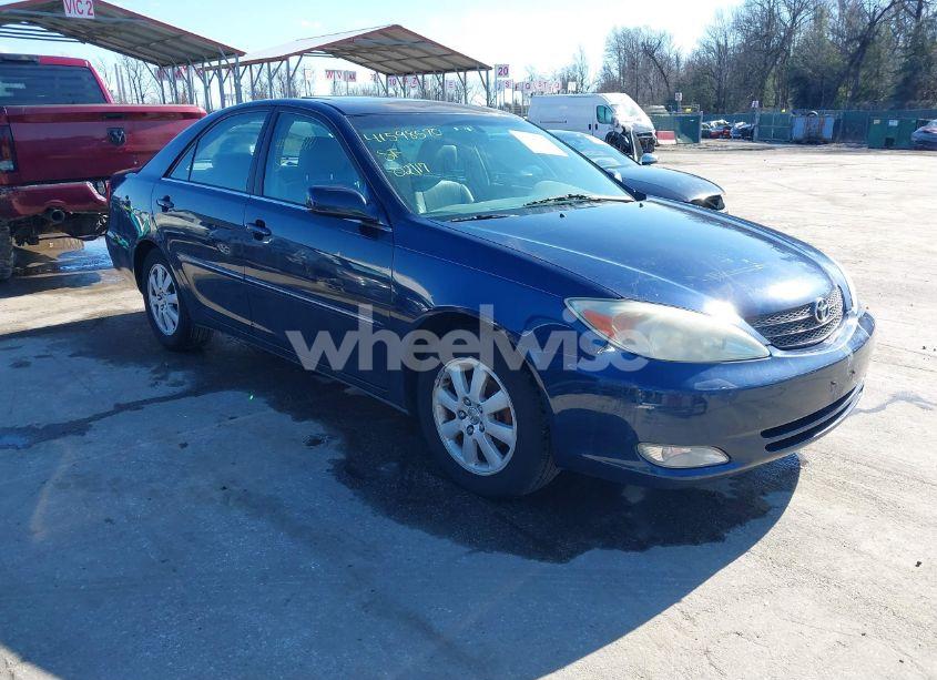 2004 Toyota Camry XLE (VIN 4T1BE30K24U303207) main photo