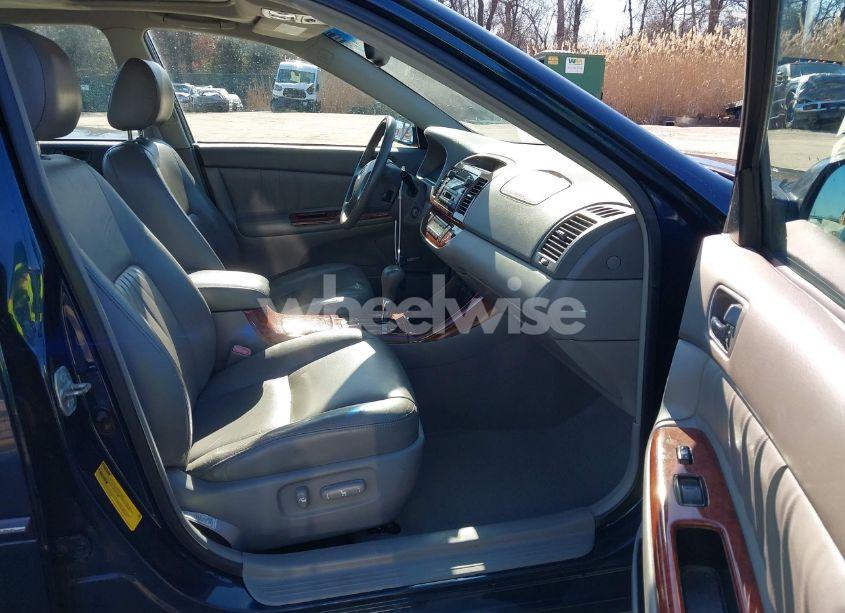 Photo 5 of 2004 Toyota Camry XLE (VIN 4T1BE30K24U303207)