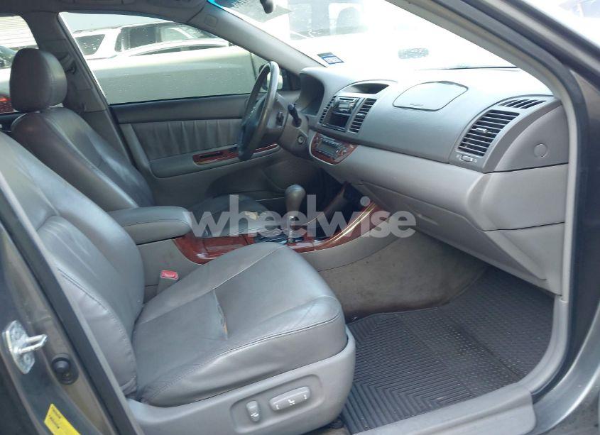 Photo 5 of 2004 Toyota Camry XLE (VIN 4T1BE30K24U822497)