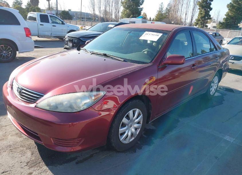 Photo 2 of 2005 Toyota Camry LE (VIN 4T1BE30K25U029718)