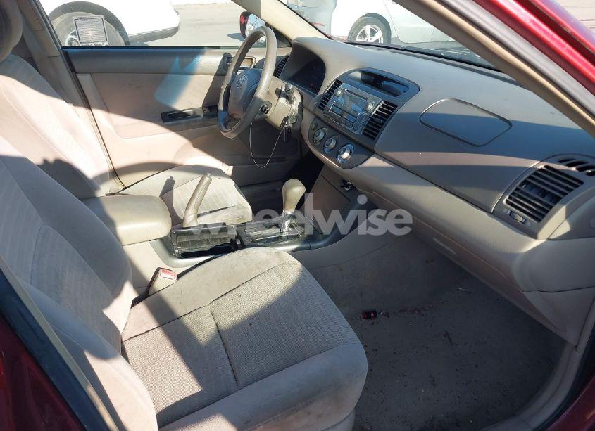 Photo 5 of 2005 Toyota Camry LE (VIN 4T1BE30K25U029718)