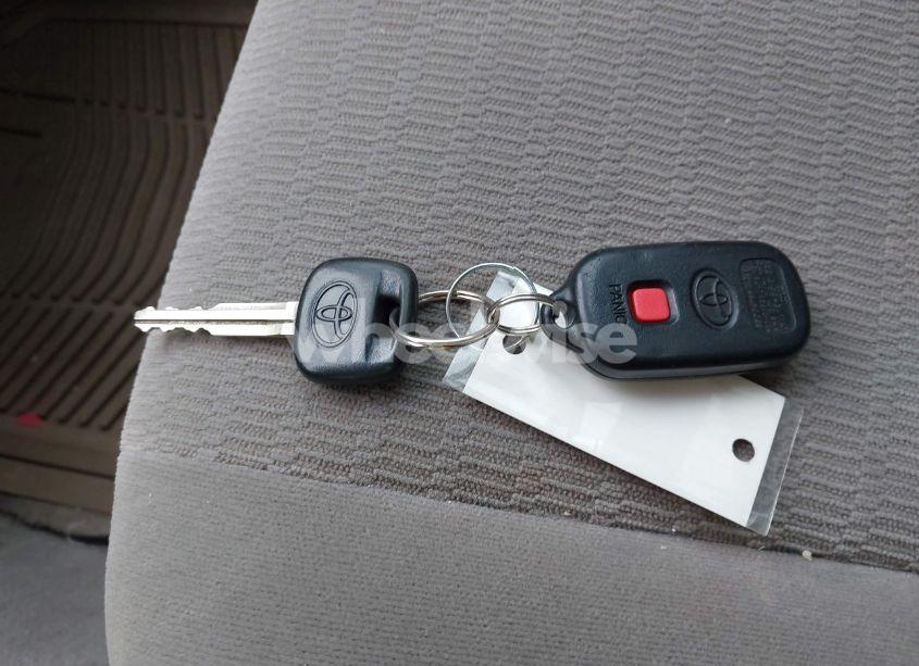 Photo 11 of 2005 Toyota Camry LE (VIN 4T1BE30K25U042288)