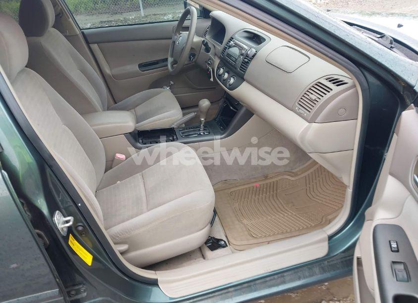 Photo 5 of 2005 Toyota Camry LE (VIN 4T1BE30K25U042288)