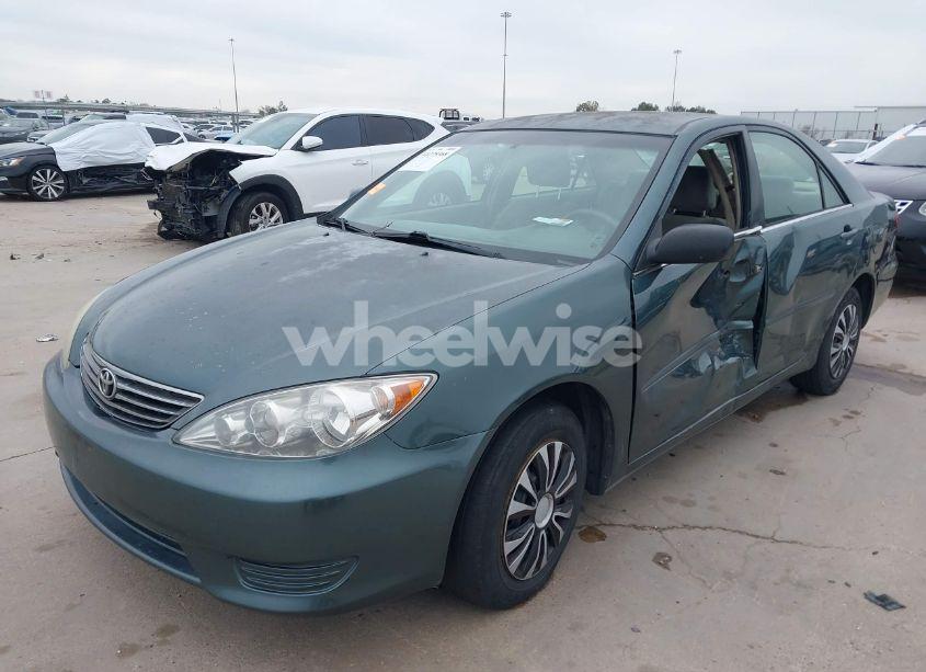 Photo 2 of 2005 Toyota Camry LE (VIN 4T1BE30K25U046471)