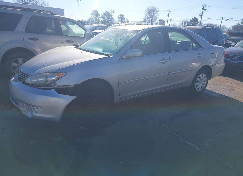 Photo 2 of 2005 Toyota Camry LE (VIN 4T1BE30K25U058488)
