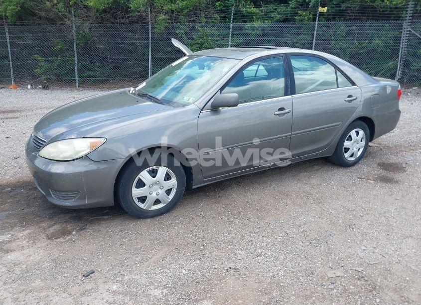Photo 2 of 2005 Toyota Camry LE (VIN 4T1BE30K25U605811)