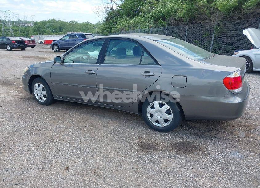 Photo 3 of 2005 Toyota Camry LE (VIN 4T1BE30K25U605811)