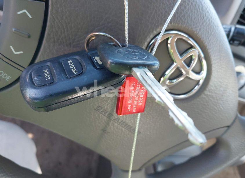 Photo 11 of 2005 Toyota Camry LE (VIN 4T1BE30K25U941233)