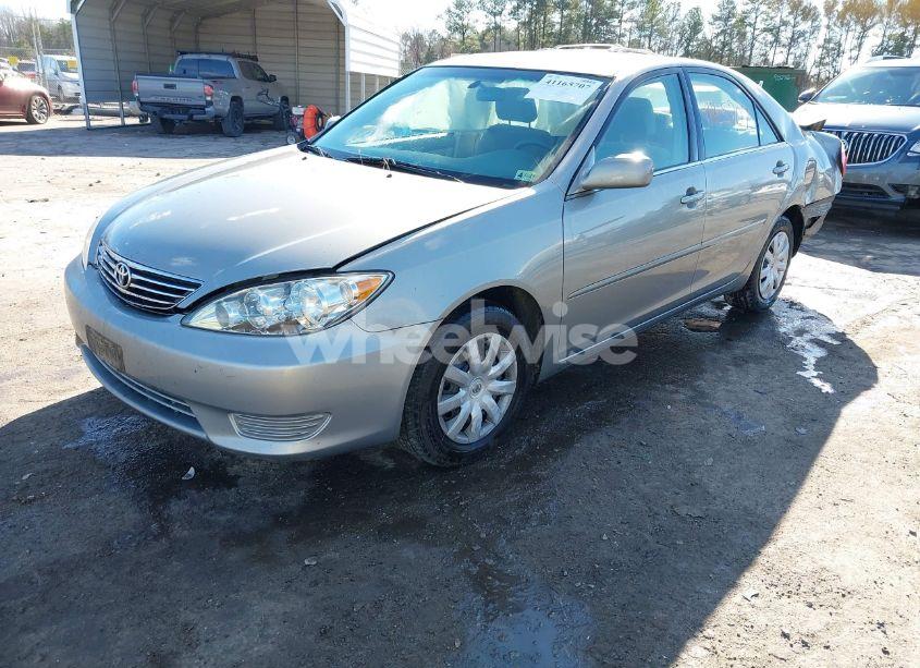 Photo 2 of 2005 Toyota Camry LE (VIN 4T1BE30K25U941233)