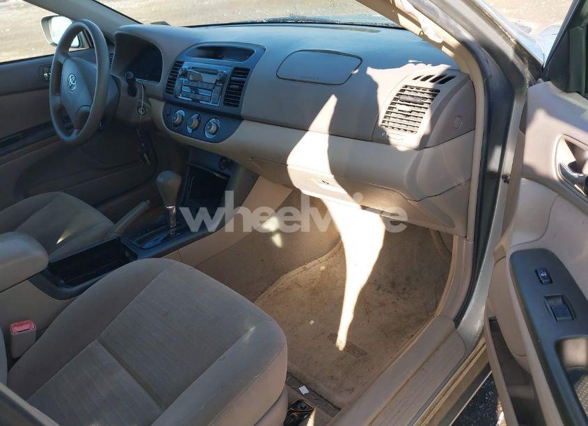 Photo 5 of 2005 Toyota Camry LE (VIN 4T1BE30K25U941233)