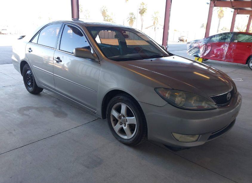 2005 Toyota Camry SE (VIN 4T1BE30K25U990898) main photo
