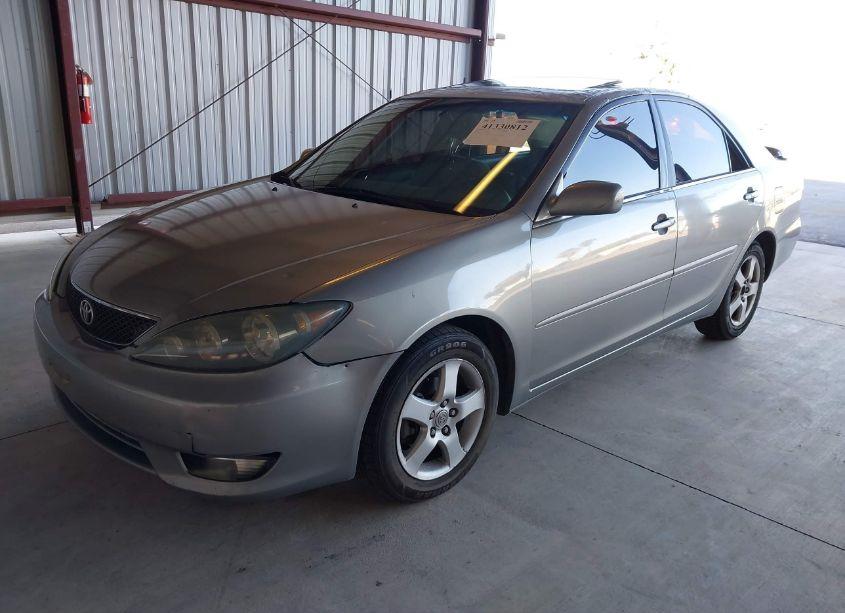 Photo 2 of 2005 Toyota Camry SE (VIN 4T1BE30K25U990898)