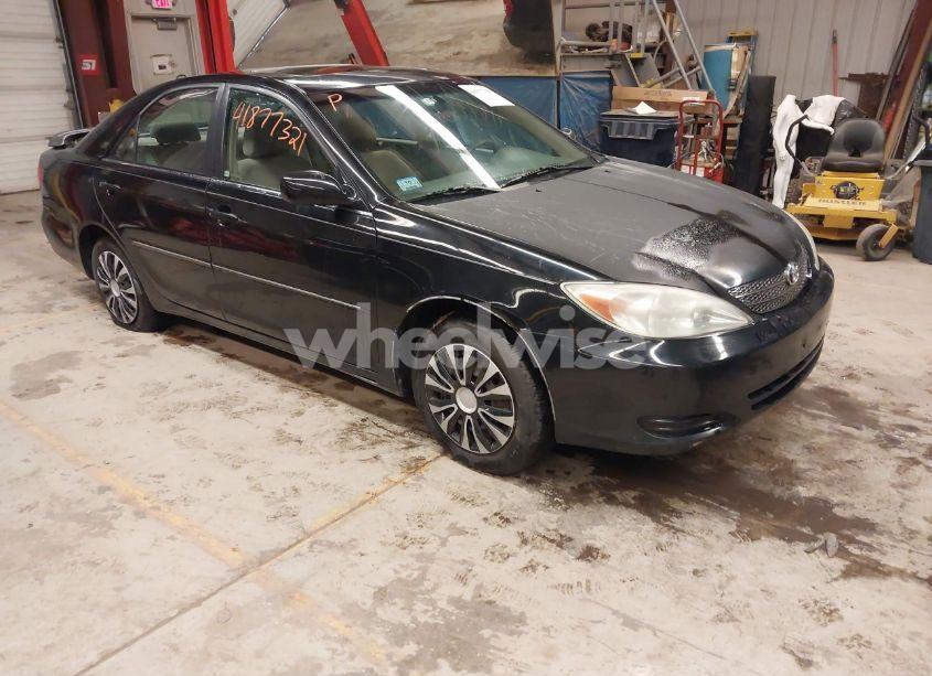 2002 Toyota Camry XLE (VIN 4T1BE30K32U015449) main photo