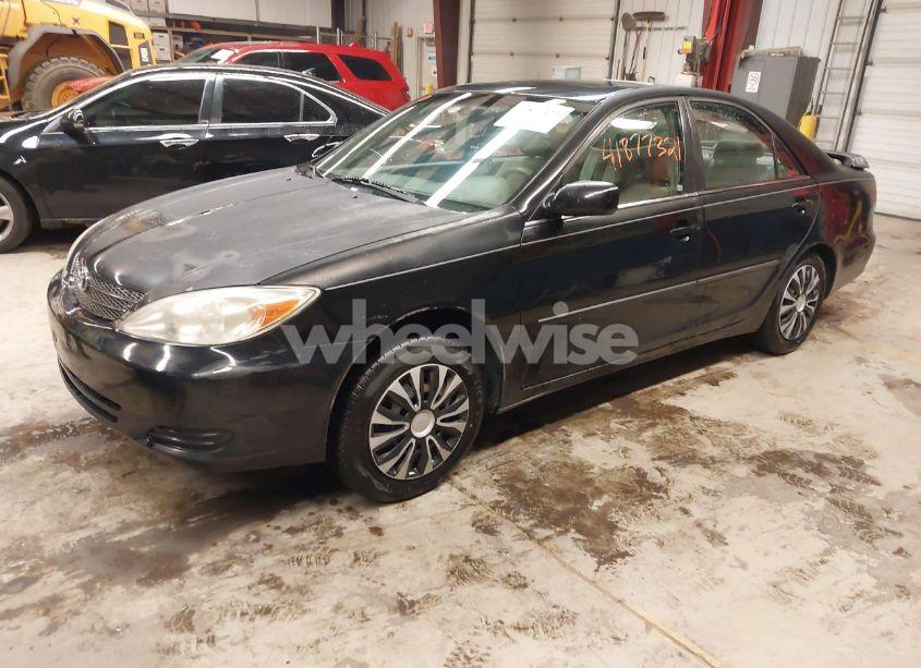 Photo 2 of 2002 Toyota Camry XLE (VIN 4T1BE30K32U015449)