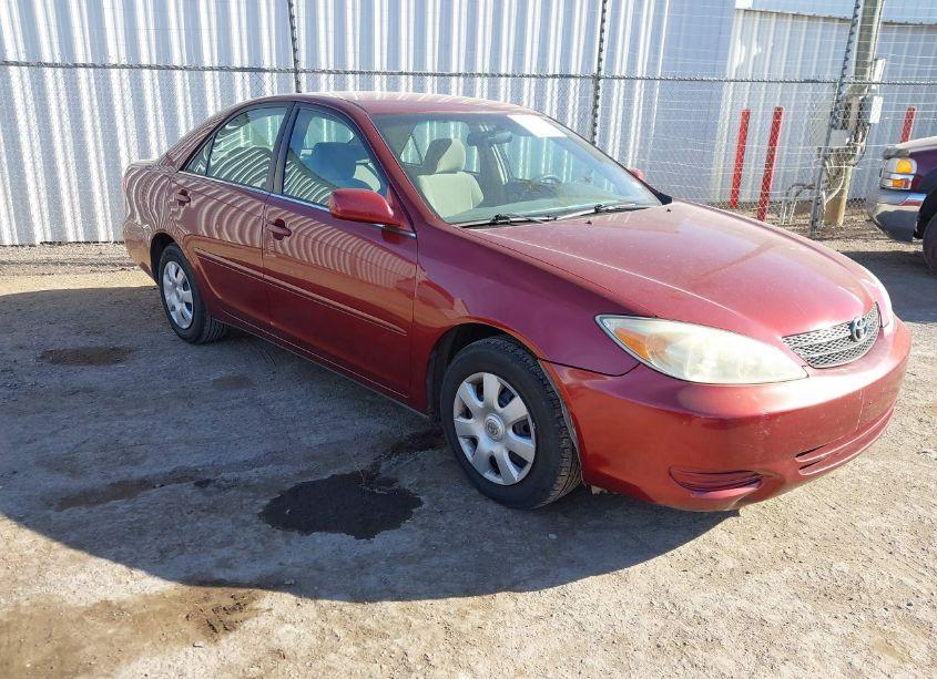 2002 Toyota Camry LE (VIN 4T1BE30K32U101585) main photo