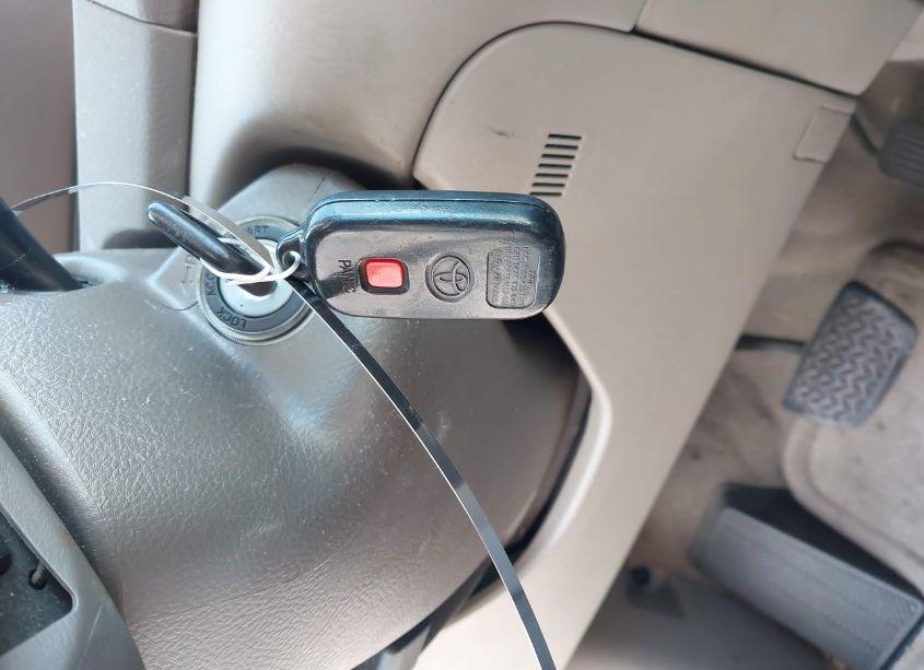 Photo 11 of 2002 Toyota Camry LE (VIN 4T1BE30K32U101585)