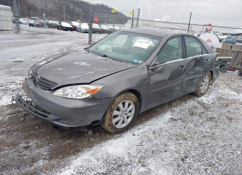 Photo 2 of 2002 Toyota Camry XLE (VIN 4T1BE30K32U574502)