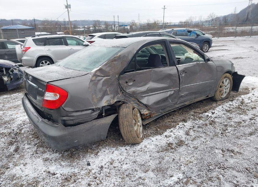 Photo 4 of 2002 Toyota Camry XLE (VIN 4T1BE30K32U574502)