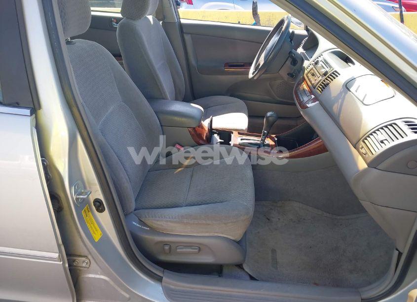 Photo 5 of 2002 Toyota Camry XLE (VIN 4T1BE30K32U623407)