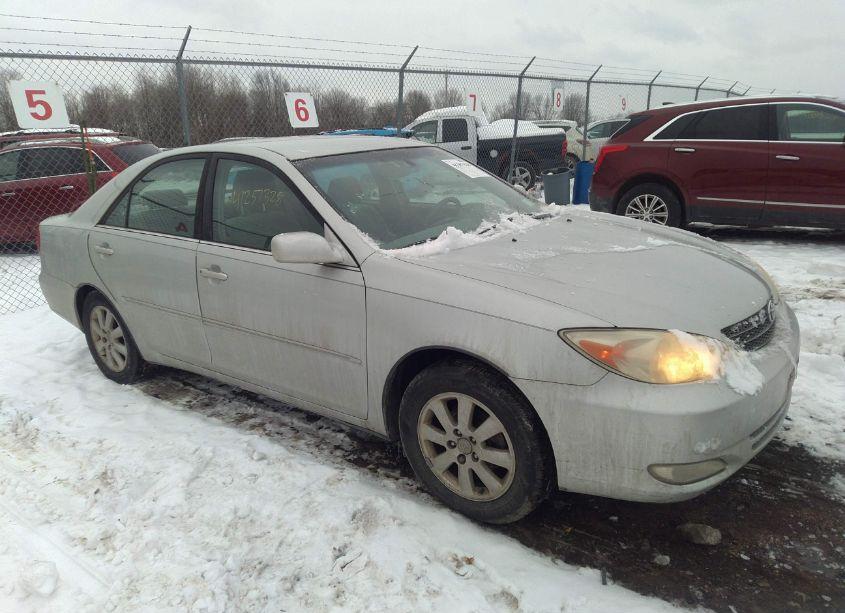 2003 Toyota Camry XLE (VIN 4T1BE30K33U135687) main photo