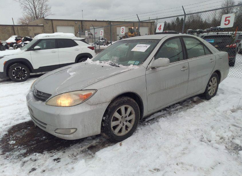 Photo 2 of 2003 Toyota Camry XLE (VIN 4T1BE30K33U135687)