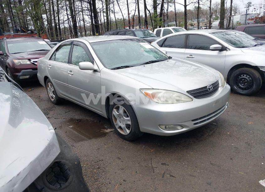 2003 Toyota Camry XLE (VIN 4T1BE30K33U218097) main photo
