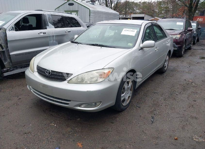 Photo 2 of 2003 Toyota Camry XLE (VIN 4T1BE30K33U218097)