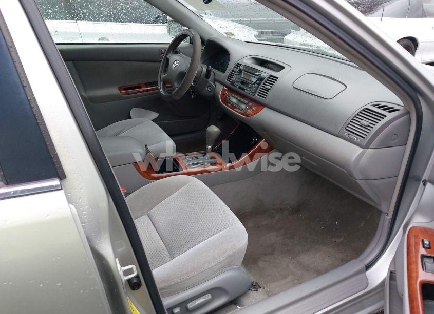 Photo 5 of 2003 Toyota Camry XLE (VIN 4T1BE30K33U218097)