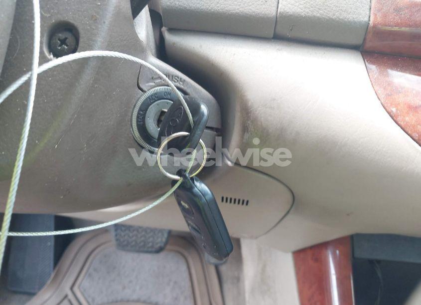 Photo 11 of 2003 Toyota Camry XLE (VIN 4T1BE30K33U243758)