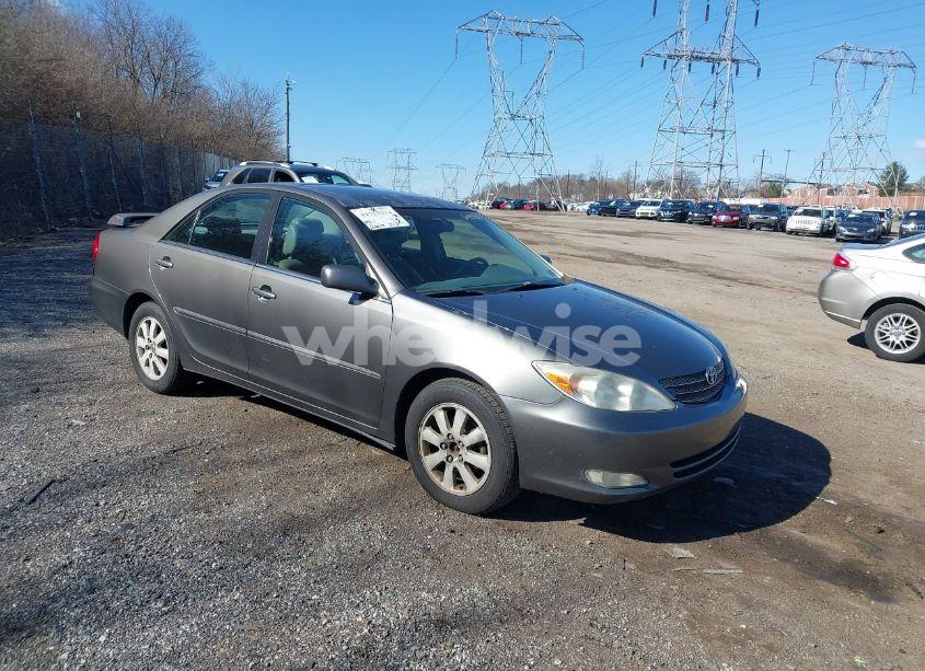 2003 Toyota Camry XLE (VIN 4T1BE30K33U645912) main photo