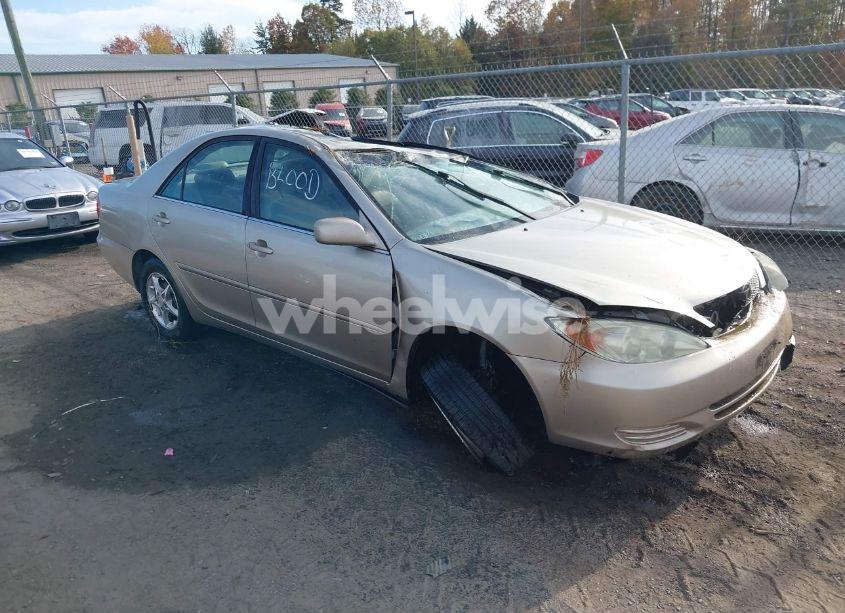 2003 Toyota Camry LE (VIN 4T1BE30K33U672365) main photo