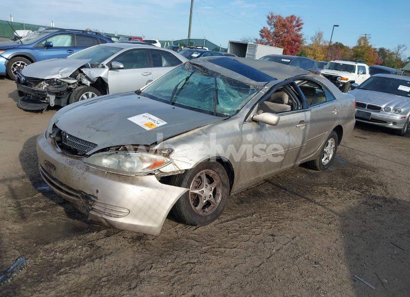 Photo 2 of 2003 Toyota Camry LE (VIN 4T1BE30K33U672365)