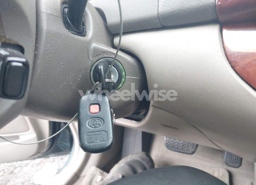 Photo 11 of 2003 Toyota Camry XLE (VIN 4T1BE30K33U718082)