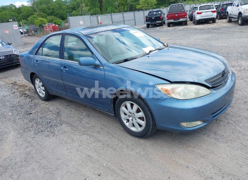 2003 Toyota Camry XLE (VIN 4T1BE30K33U754158) main photo