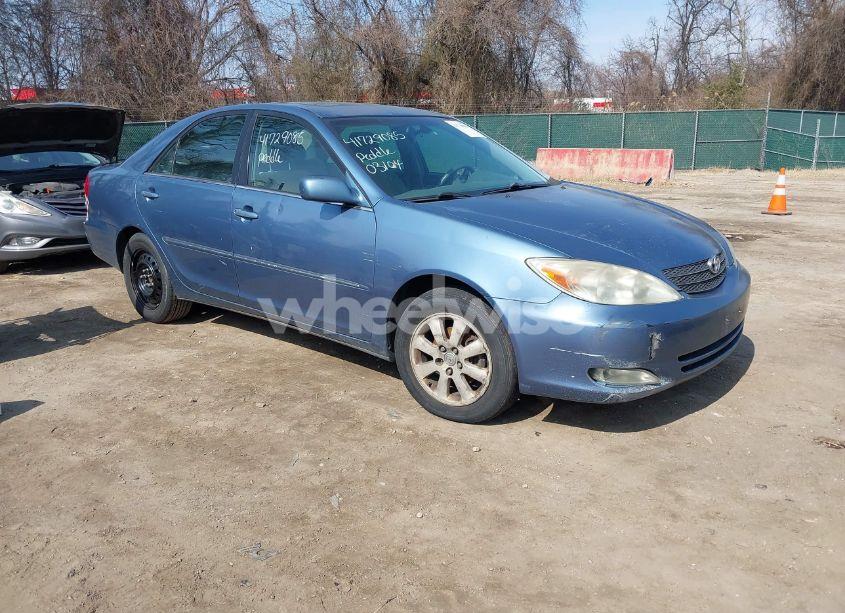 2004 Toyota Camry XLE (VIN 4T1BE30K34U811153) main photo