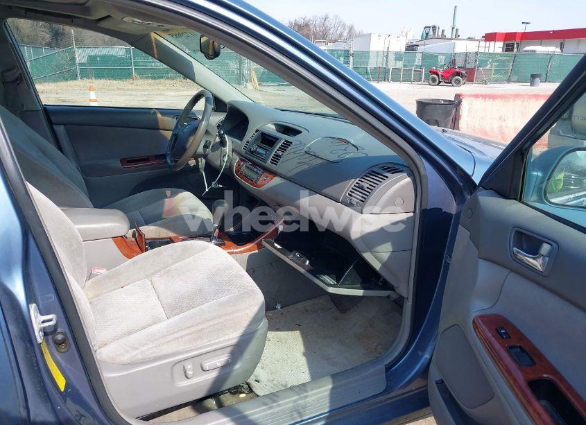 Photo 5 of 2004 Toyota Camry XLE (VIN 4T1BE30K34U811153)