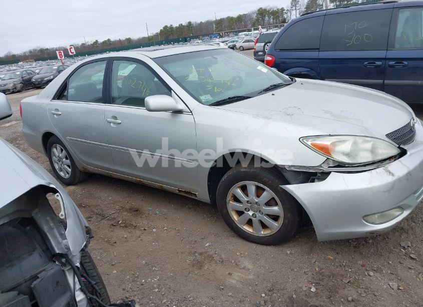 2004 Toyota Camry XLE (VIN 4T1BE30K34U896317) main photo