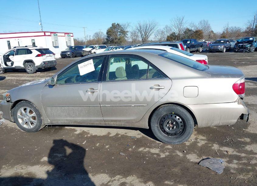 Photo 14 of 2005 Toyota Camry XLE (VIN 4T1BE30K35U016363)