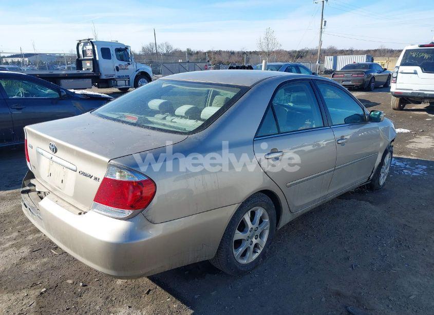 Photo 4 of 2005 Toyota Camry XLE (VIN 4T1BE30K35U016363)