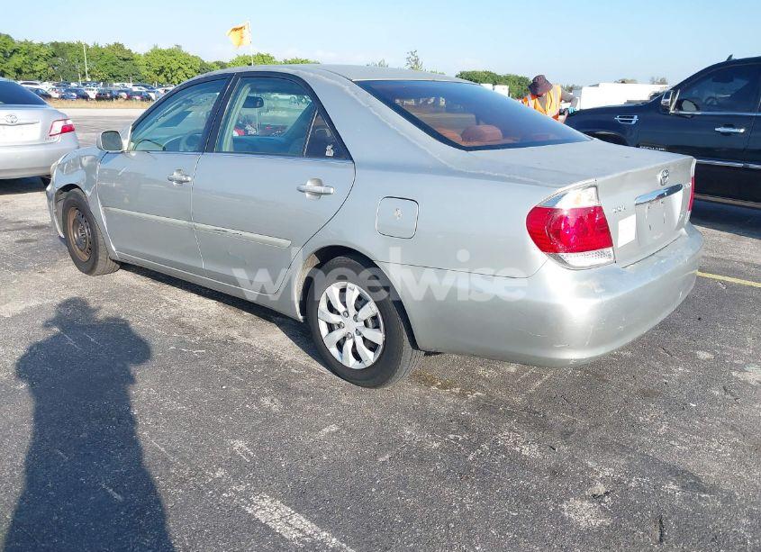 Photo 3 of 2005 Toyota Camry LE (VIN 4T1BE30K35U018999)