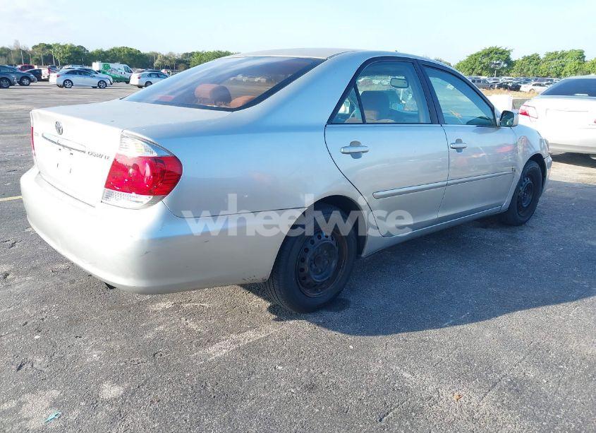 Photo 4 of 2005 Toyota Camry LE (VIN 4T1BE30K35U018999)