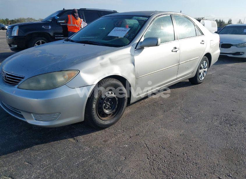 Photo 6 of 2005 Toyota Camry LE (VIN 4T1BE30K35U018999)