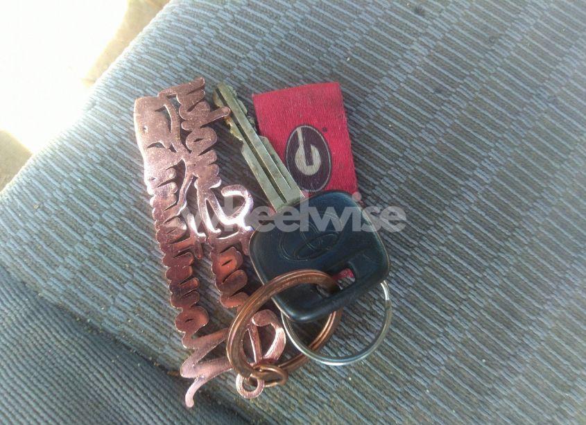 Photo 11 of 2005 Toyota Camry LE (VIN 4T1BE30K35U102028)