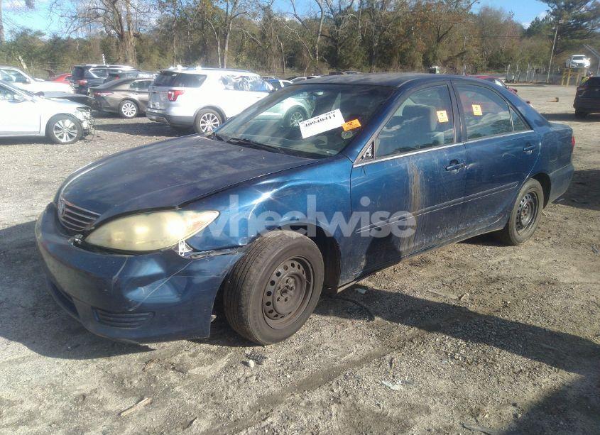 Photo 2 of 2005 Toyota Camry LE (VIN 4T1BE30K35U102028)
