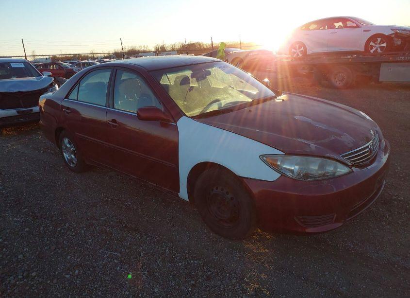 2005 Toyota Camry LE (VIN 4T1BE30K35U413457) main photo